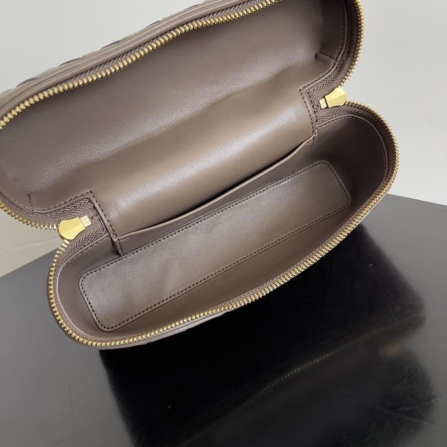 شنطة بوتيغا Bang Bang Vanity