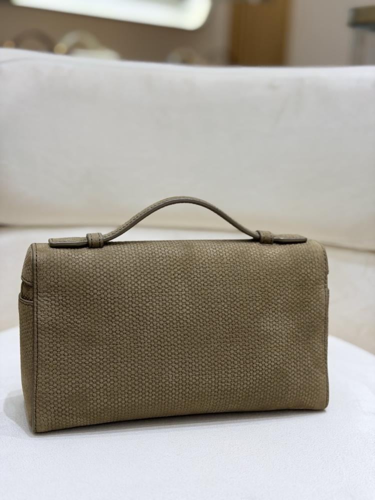 شنطة لورو بيانا Cowhide Lora piana مقاس 19 cm