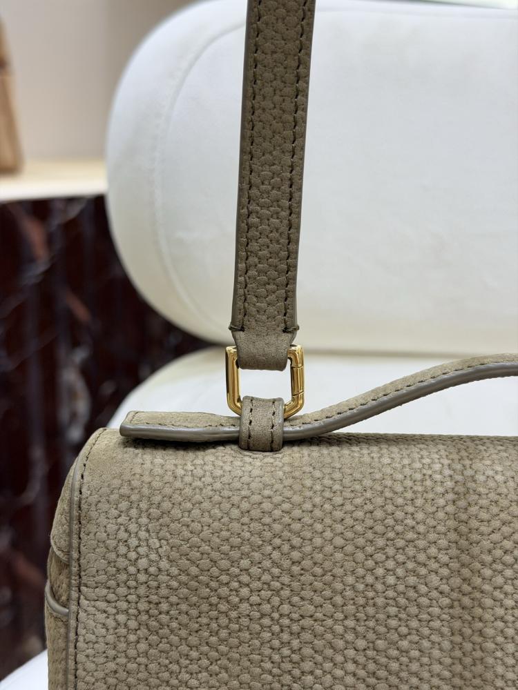 شنطة لورو بيانا Cowhide Lora piana مقاس 19 cm