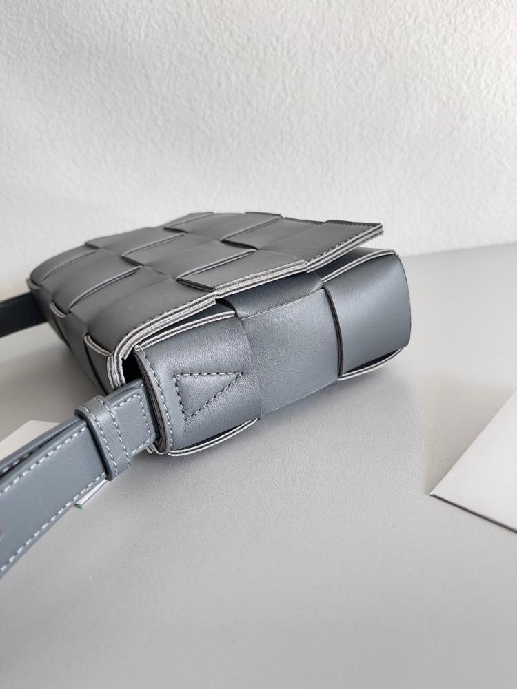 شنطة  بوتيغا Cassette مقاس 23cm