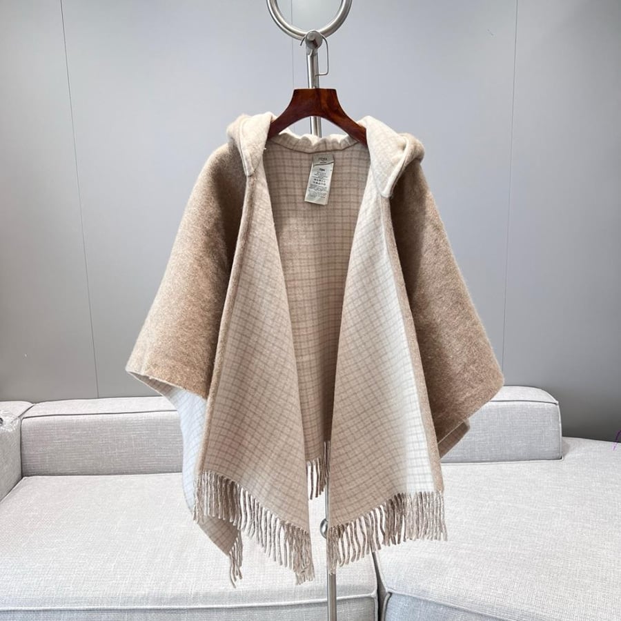 سكارف Fendi