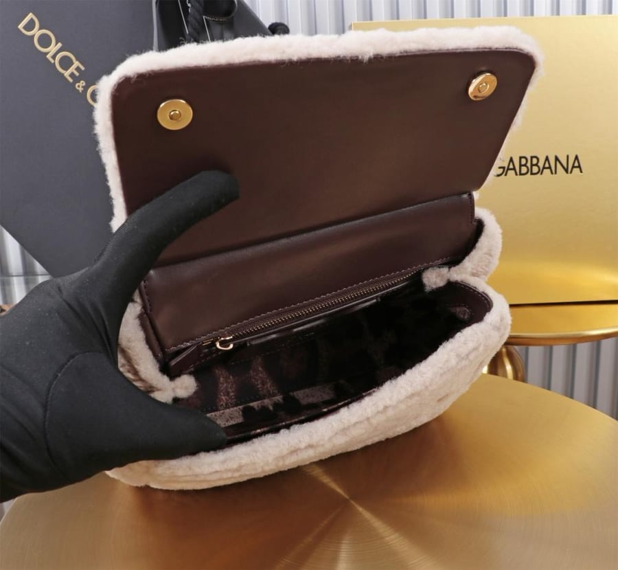 . شنطة دولتشي اند غابانا Medium Sicily handbag