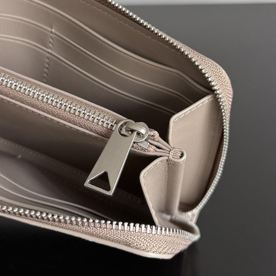 محفظة بوتيغا Ostrich Leathe bottega