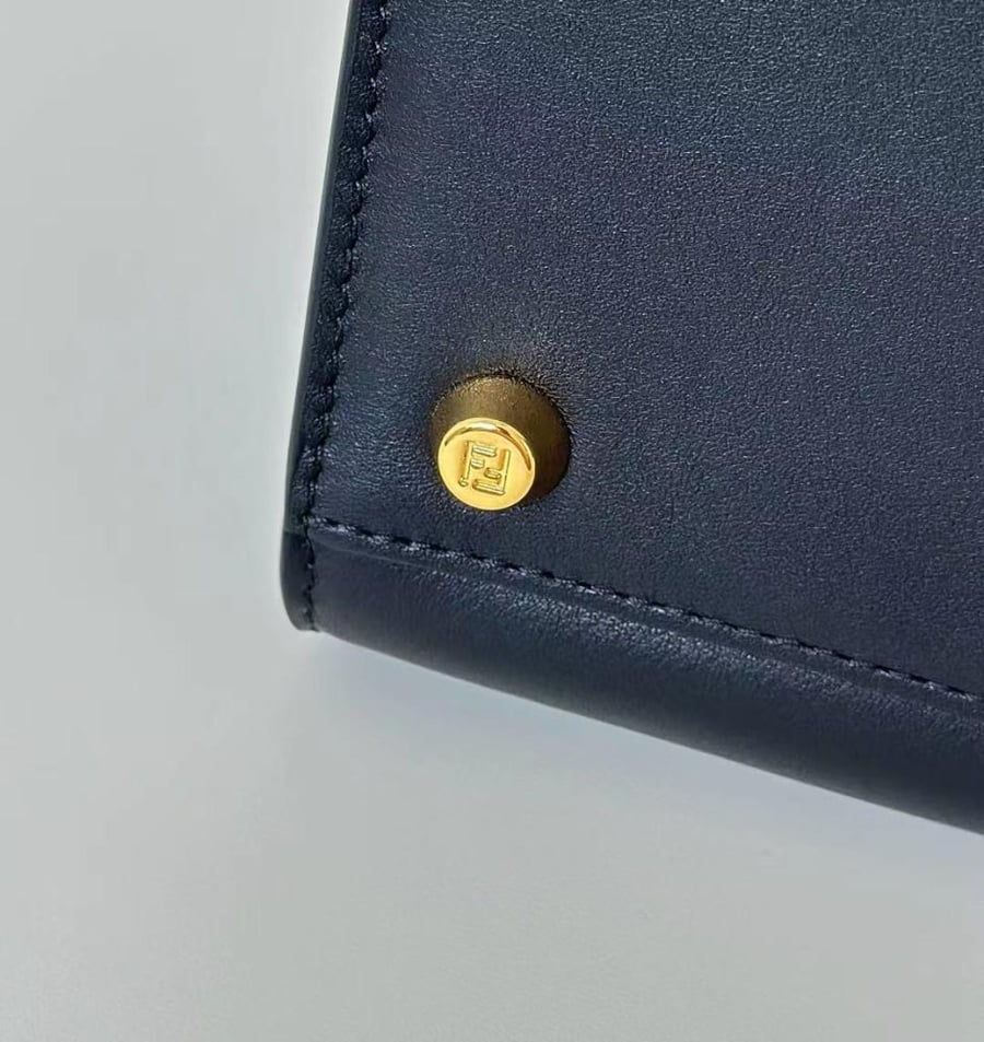 . شنطة فيندي مقاس 36cm