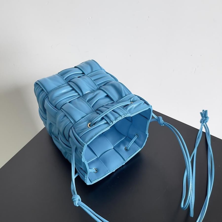 شنطة بوتيغا Small Cassette Bucket