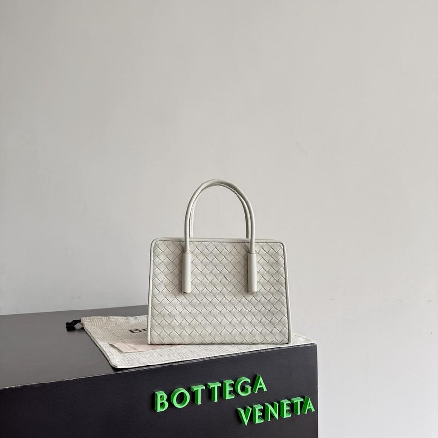 شنطة بوتيغا Baby barbara Bottega