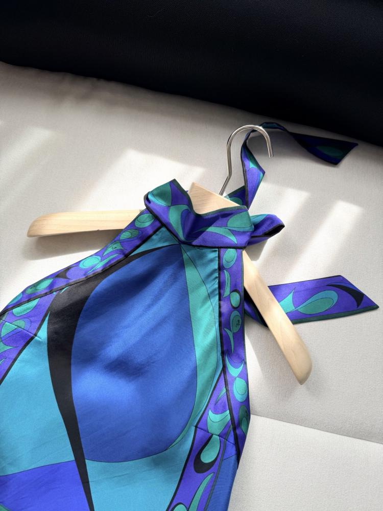 توب Pucci.