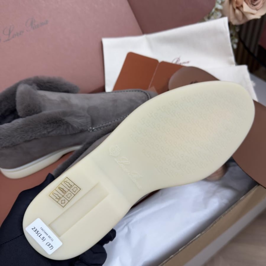 حذاء فلات لورو بيانا High top fur