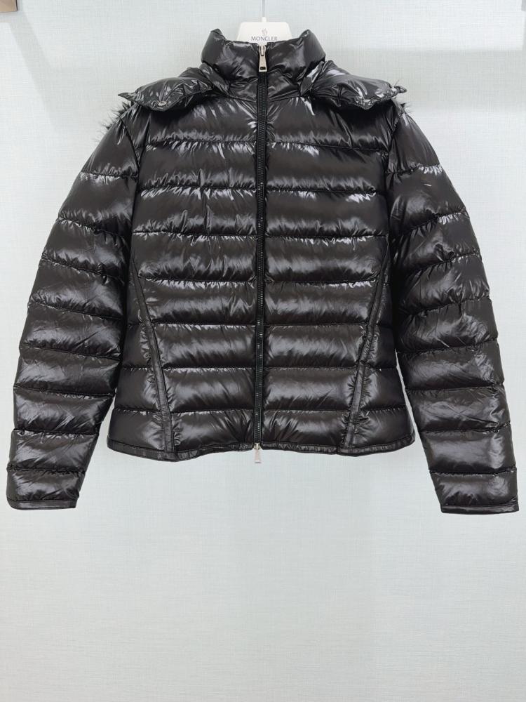 جاكيت Moncler