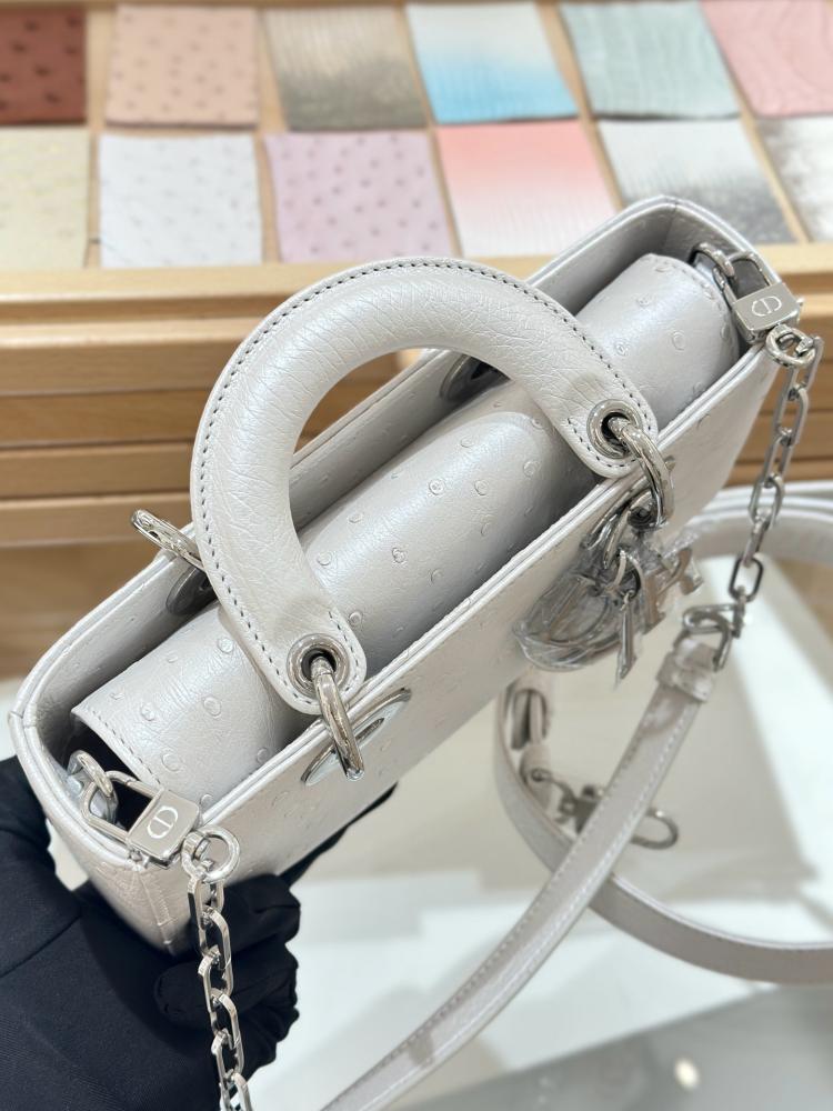شنطة ديور Lady Ostrich Skin Dior مقاس 22cm