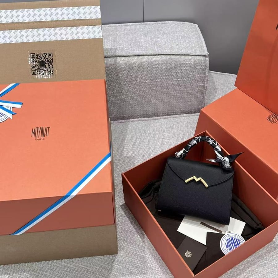 شنطة MOYNAT