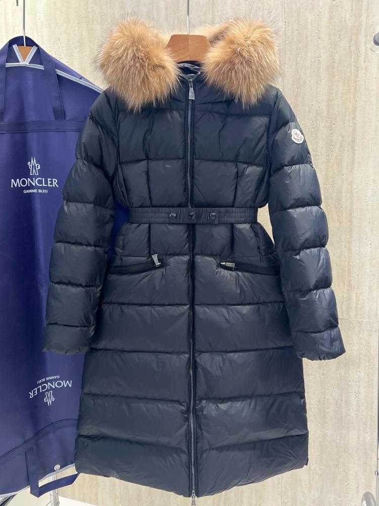جاكيت Moncler