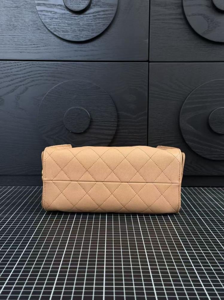 شنطة شانيل Mini hopo bag 22cm