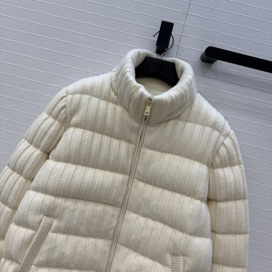 جاكيت Moncler