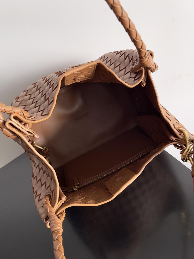 شنطة بوتيغا parachute مقاس 33cm