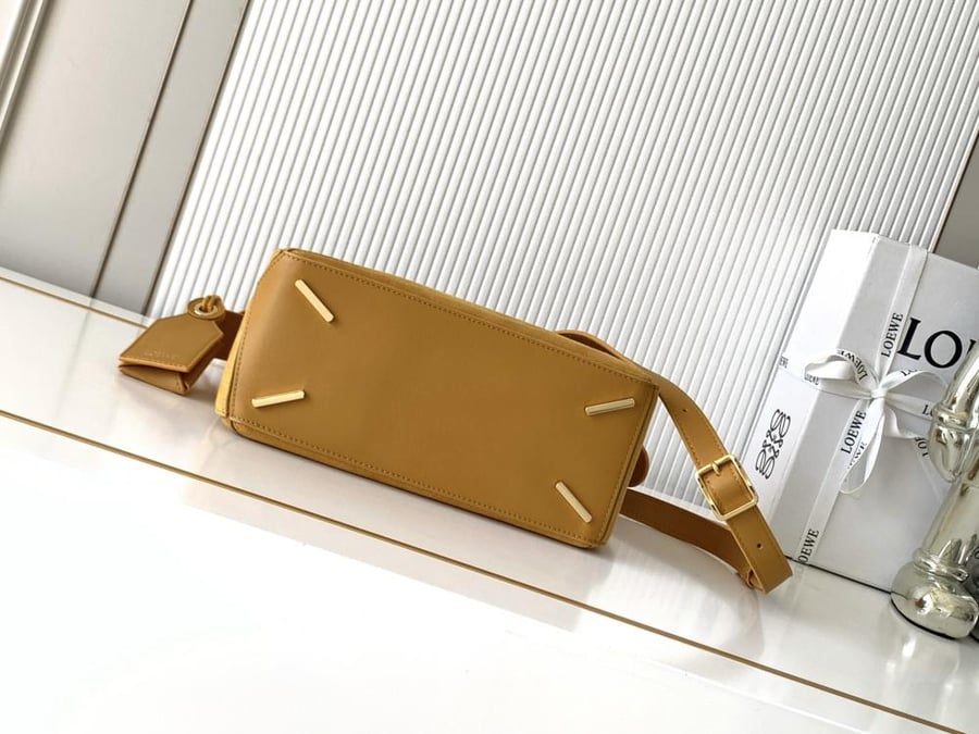 شنطة لويفي Featherlight Puzzle Loewe
