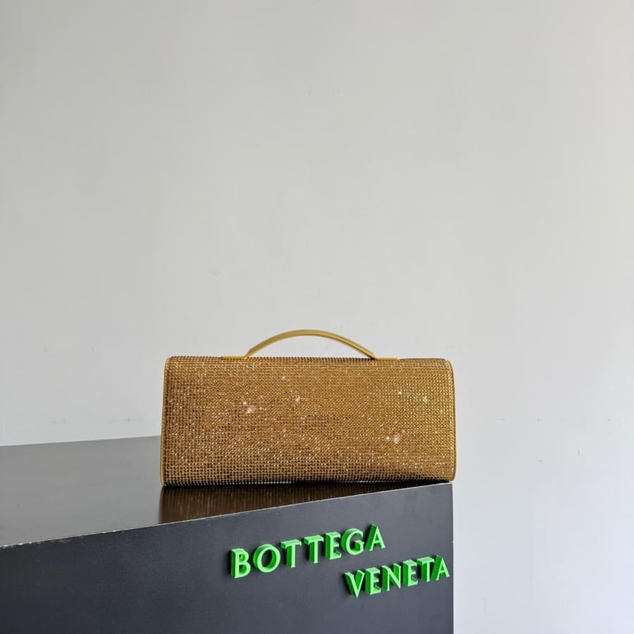 شنطة بوتيغا Andiamo clutch Bottega