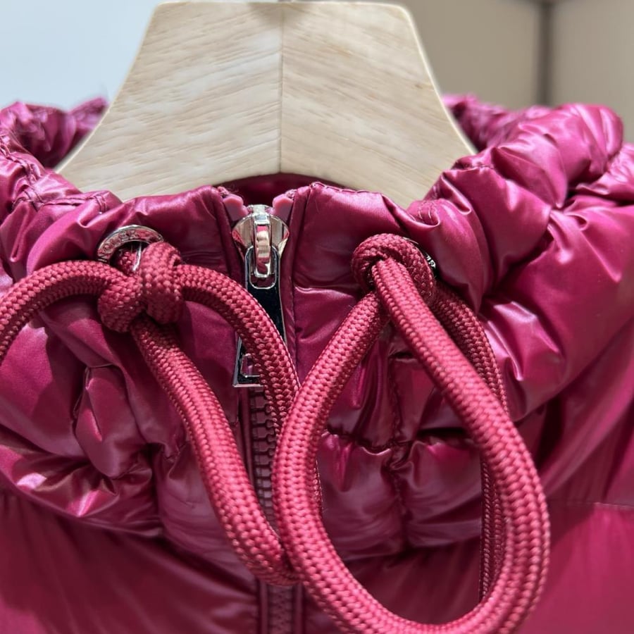 جاكيت Moncler