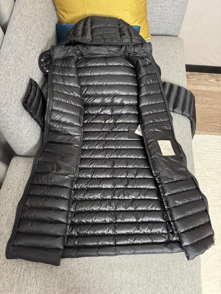 جاكيت Moncler