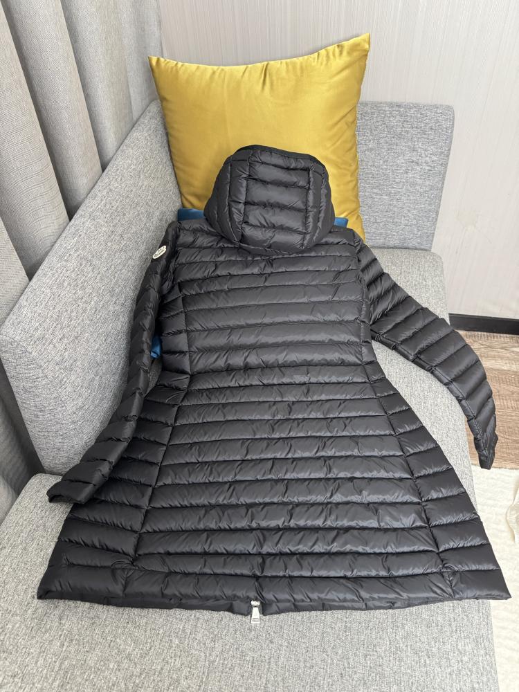 جاكيت Moncler
