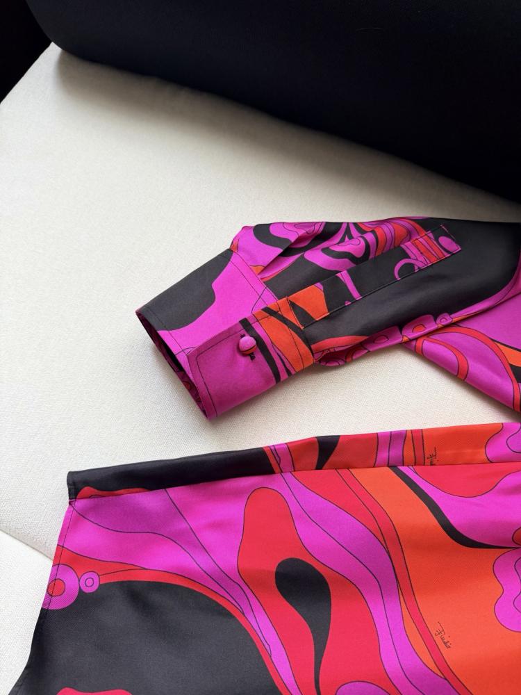 قميص Pucci.