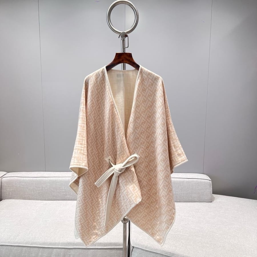 سكارف Fendi