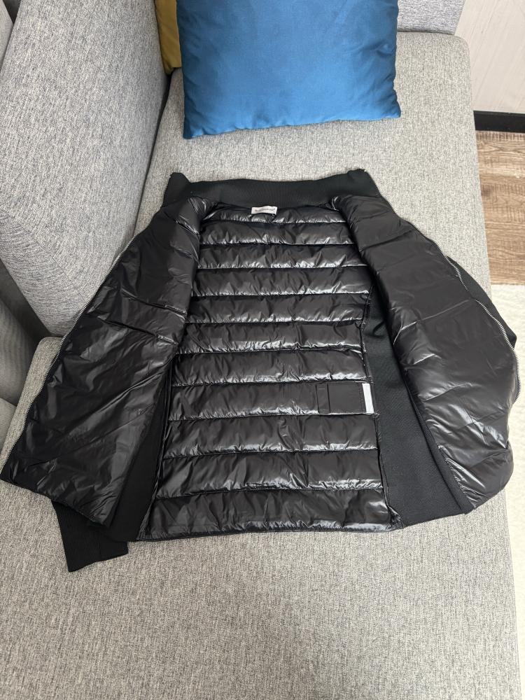 جاكيت Moncler