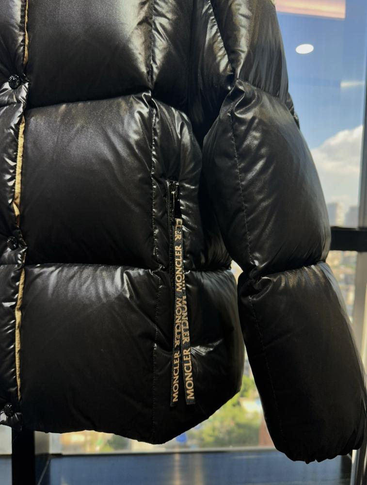 جاكيت Moncler