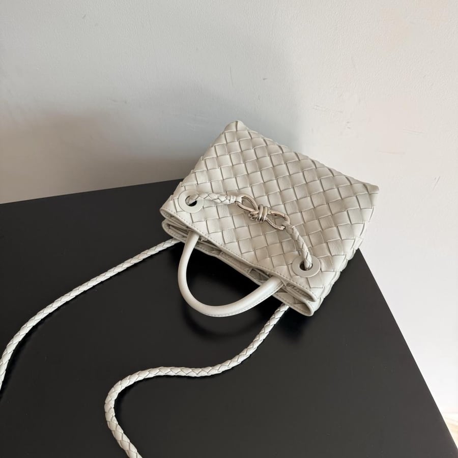 شنطة بوتيغا Mini Andiamo Bottega