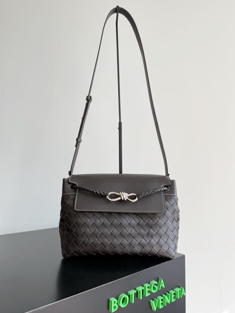 شنطة بوتيغا Andiamo Shoulder Bag Bottega