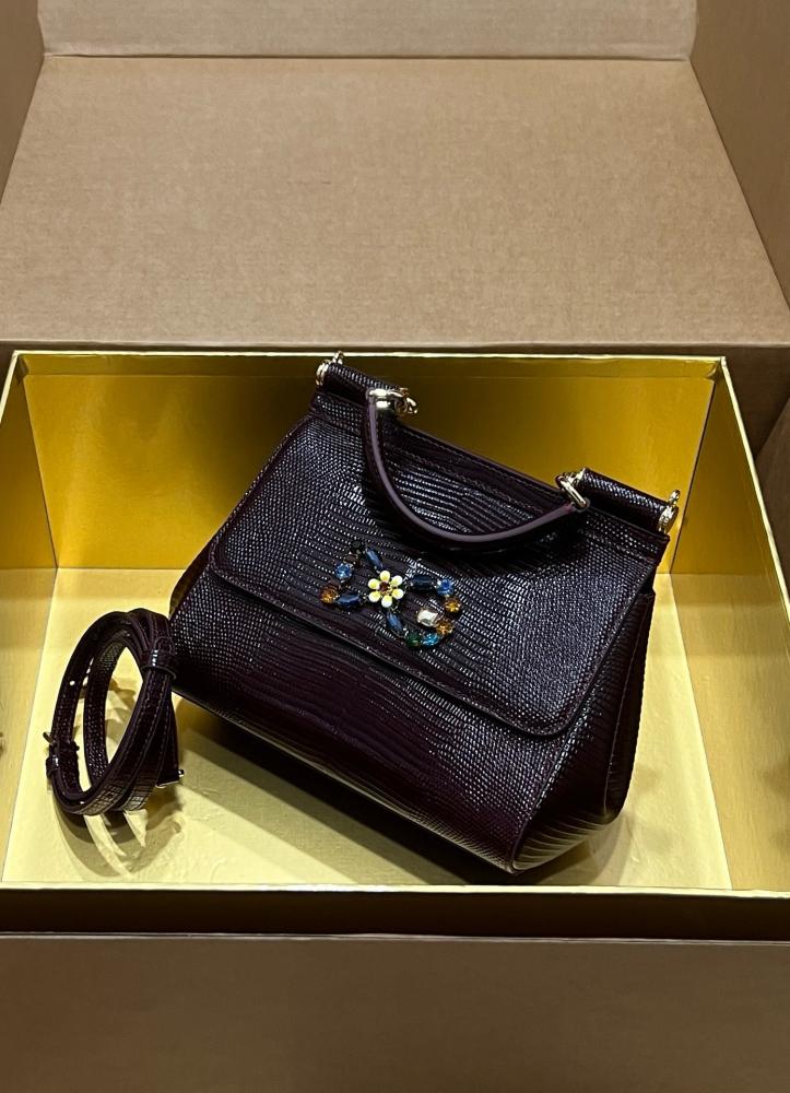 شنطة دولتشي اند غابانا Medium Sicily handbagمقاس 20cm