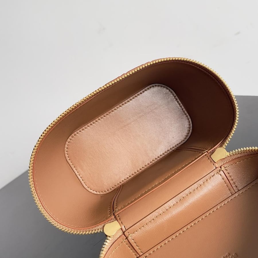 شنطة بوتيغا مقاس 18cm