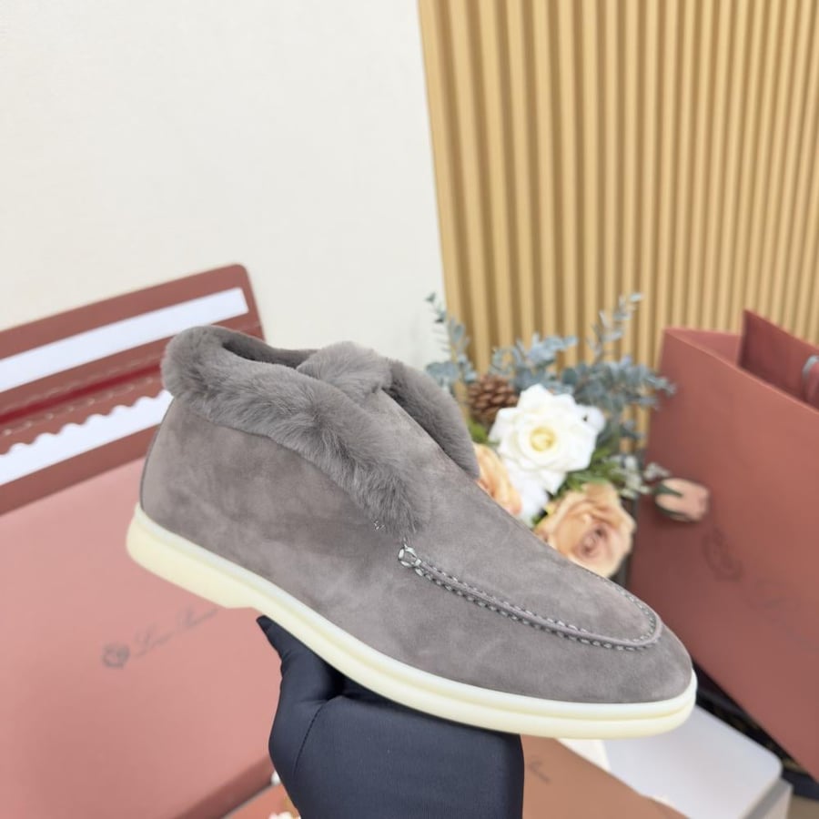 حذاء فلات لورو بيانا High top fur