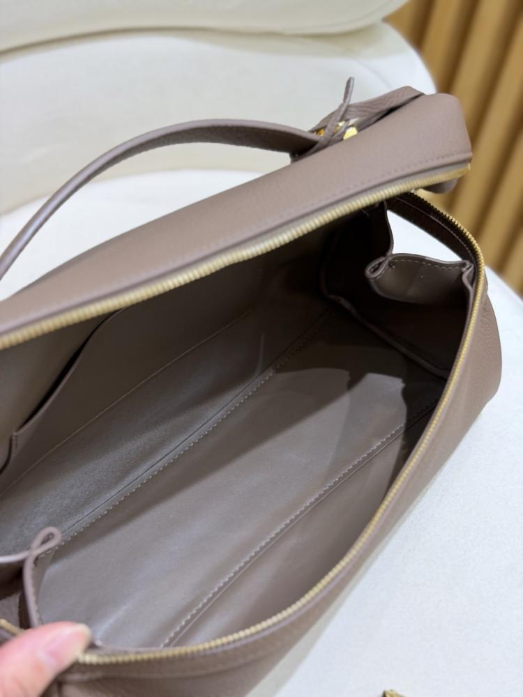 شنطة لورو بيانا Extra Softy Lora piana مقاس 29 cm