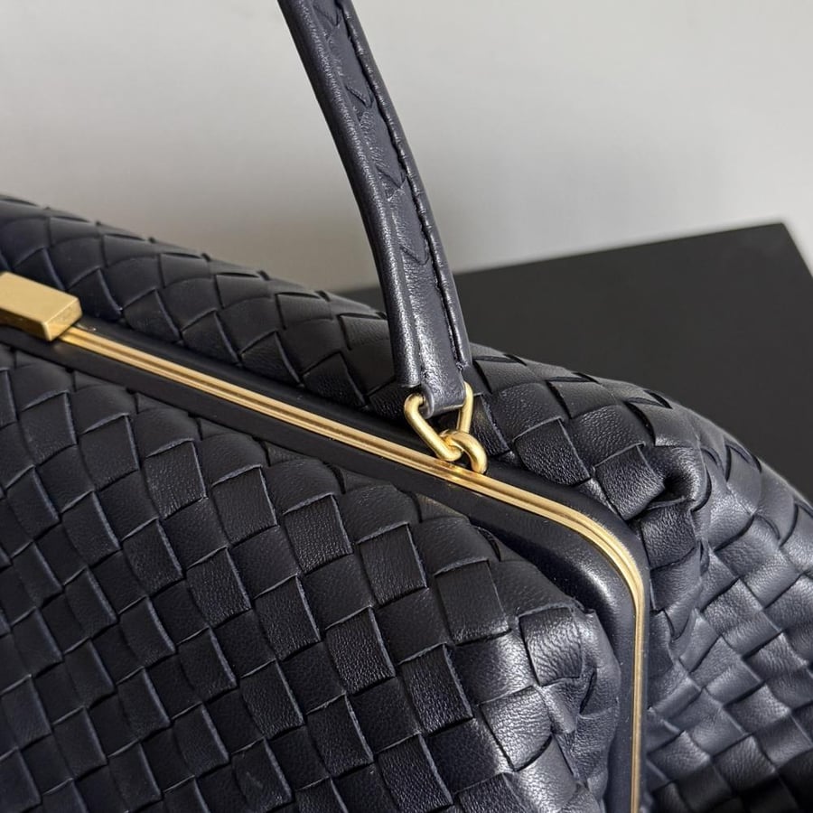 شنطة بوتيغا BOTTEGA