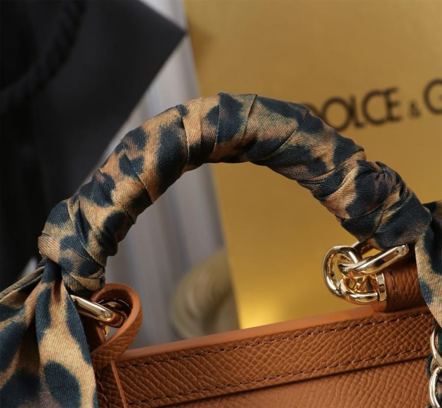 . شنطة دولتشي اند غابانا  Small Sicily handbag