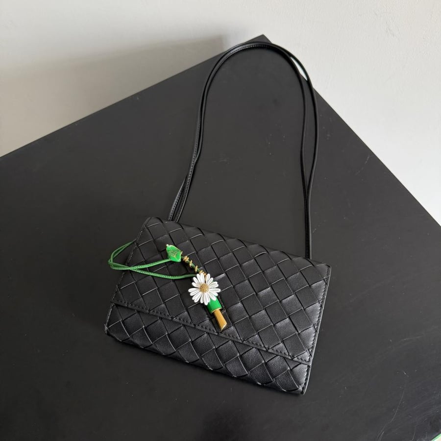 شنطة بوتيغا Andiamo pouch on strap Bottega