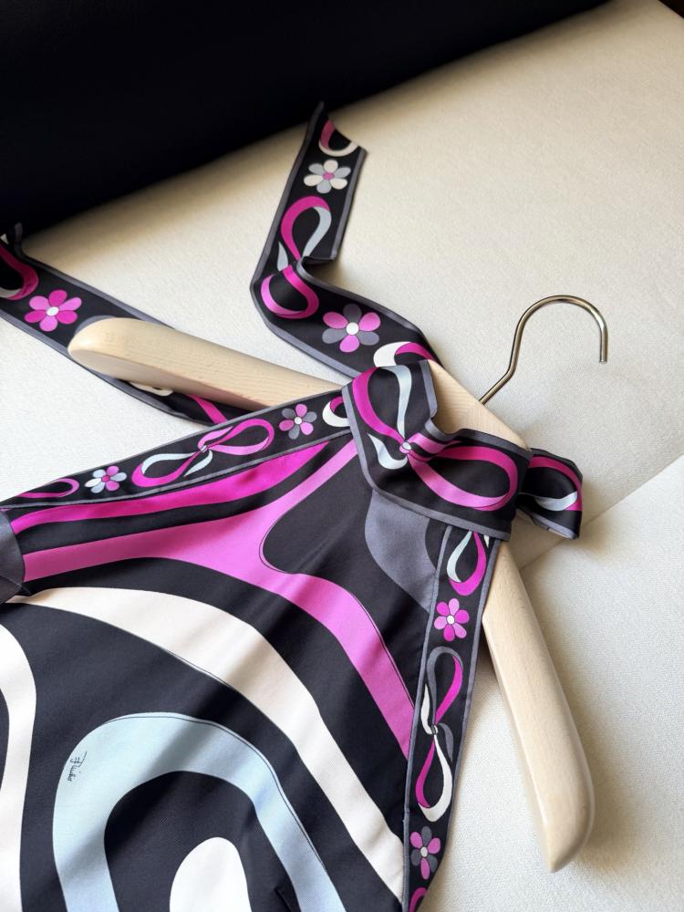 توب Pucci.