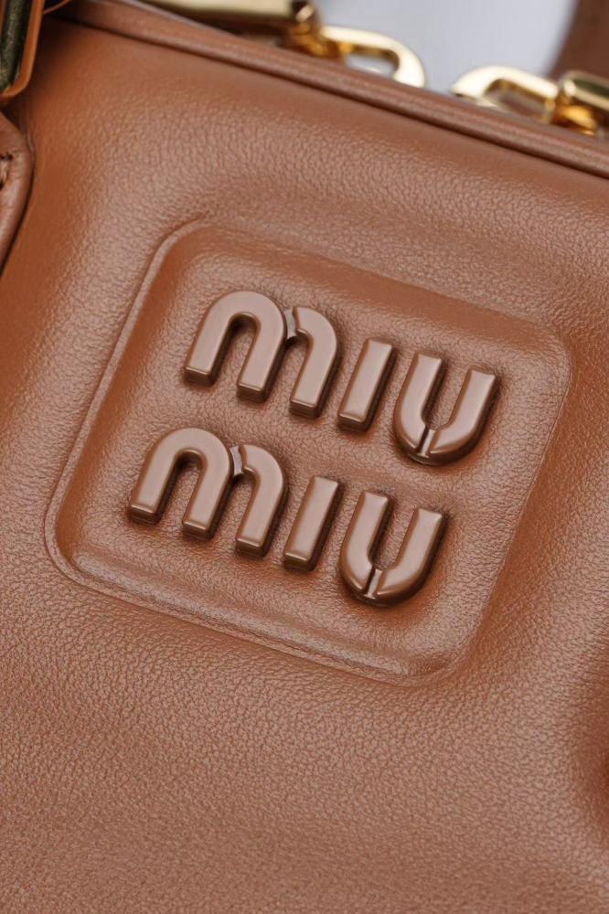 شنطة Miu Miu Arcadie  مقاس 22cm