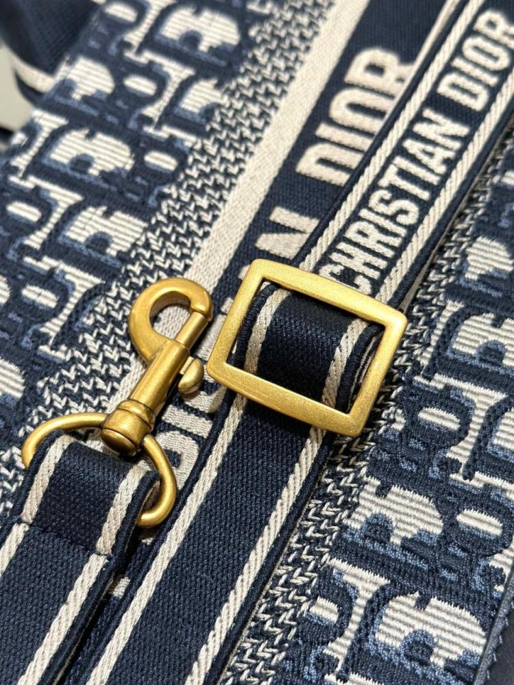 شنطة ديور Small Dior Book Tote مقاس 27cm