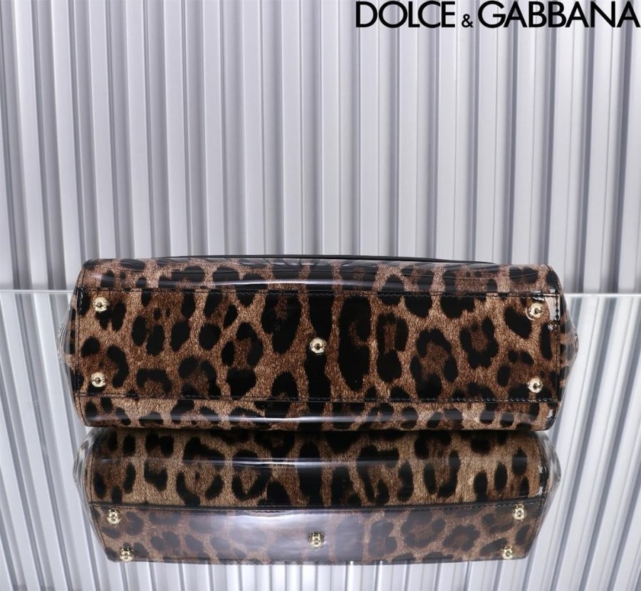 شنطة دولتشي اند غابانا Elongated Sicily handbag