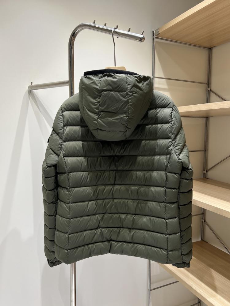 جاكيت Moncler