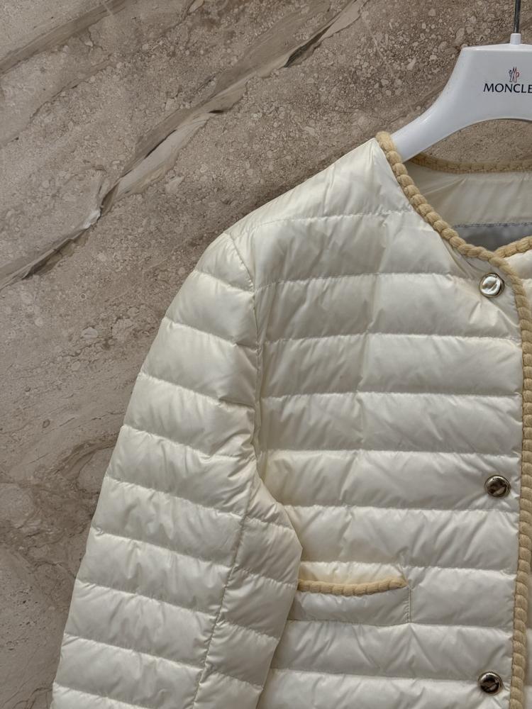 جاكيت Moncler