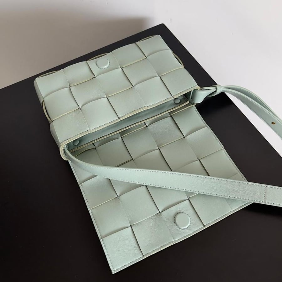 شنطة  بوتيغا Cassette مقاس 23cm