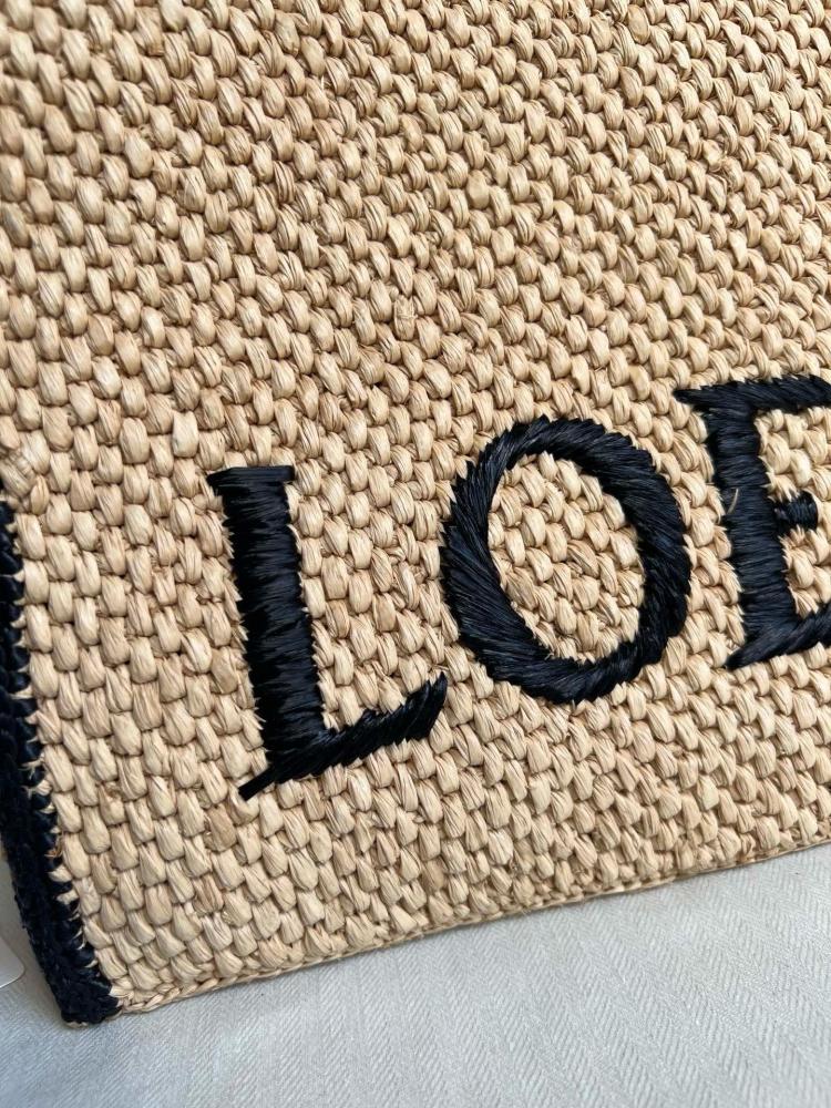 شنطة لويفي Font tote Loewe