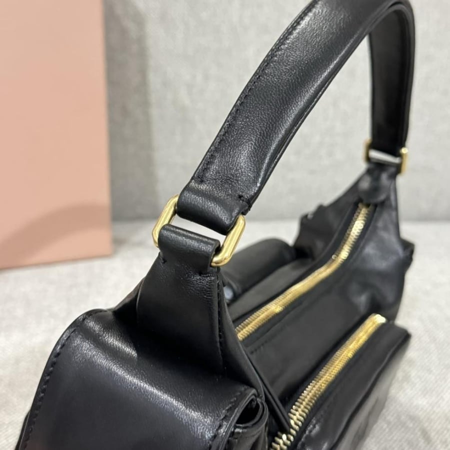 شنطة Miu Miu مقاس;21cm