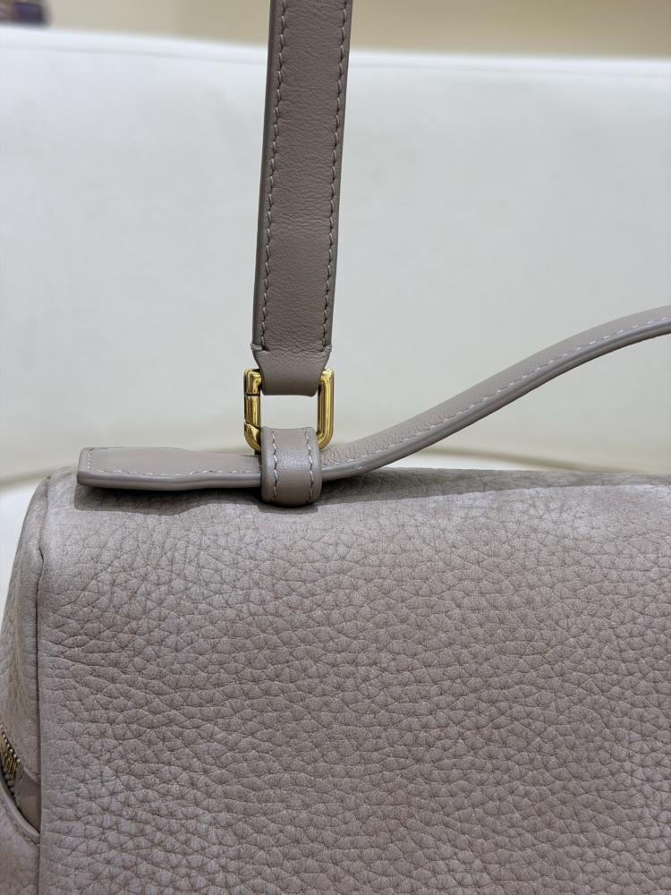 شنطة لورو بيانا Cowhide Lora piana مقاس 27 cm
