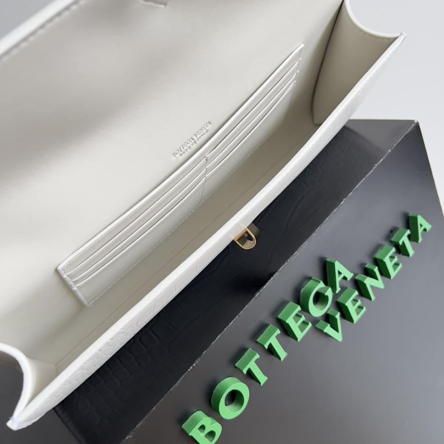 شنطة بوتيغا  Andiamo clutch مقاس 31cm