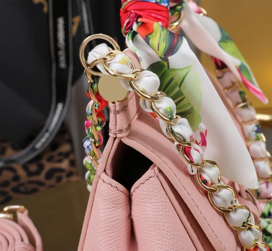 . شنطة دولتشي اند غابانا  Small Sicily handbag