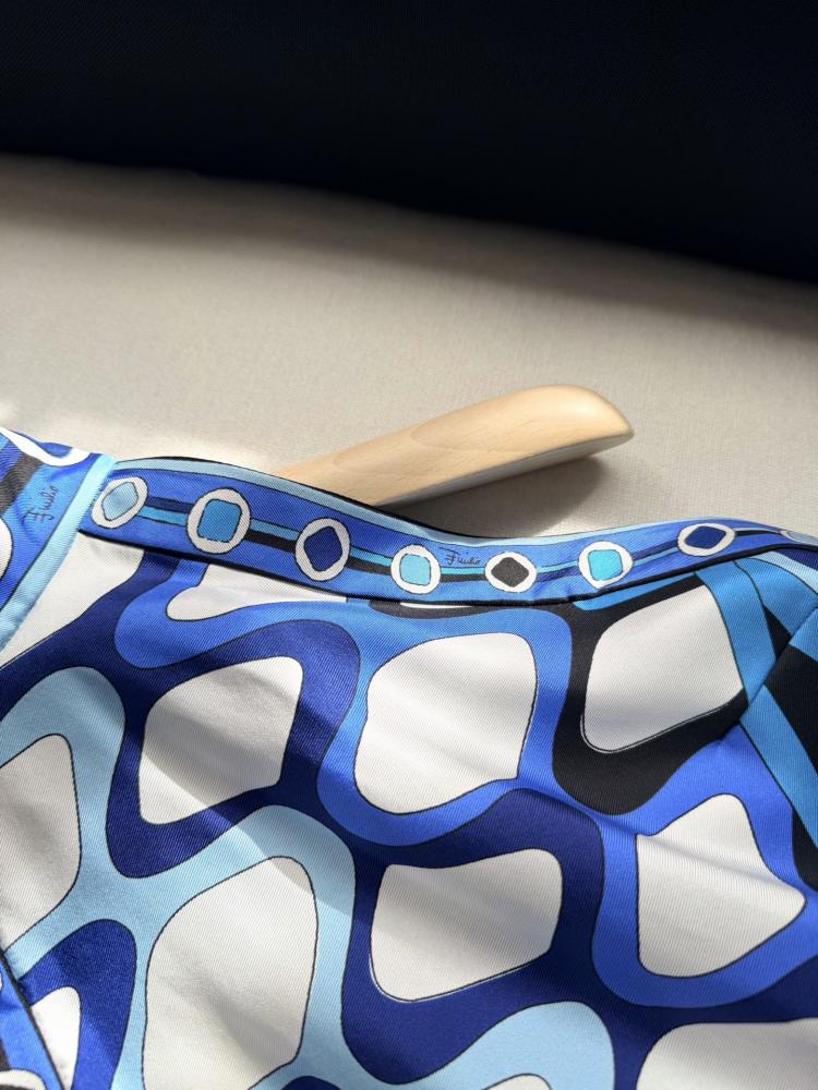 توب Pucci.